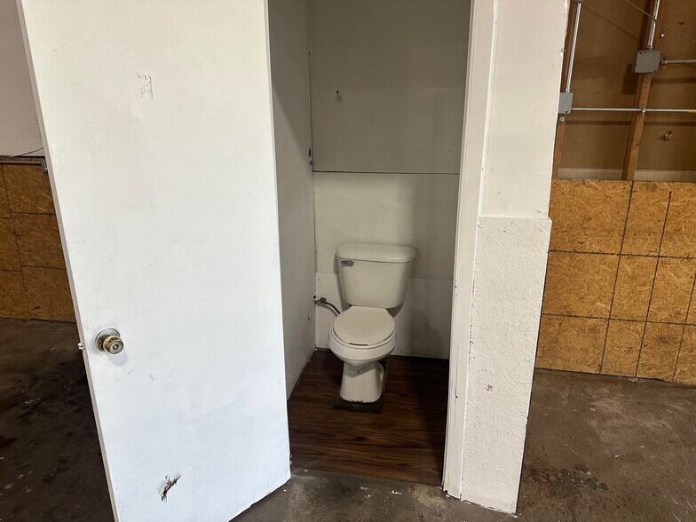 More Photos Of 1548 Cline ave, Gary Distribution For Lease