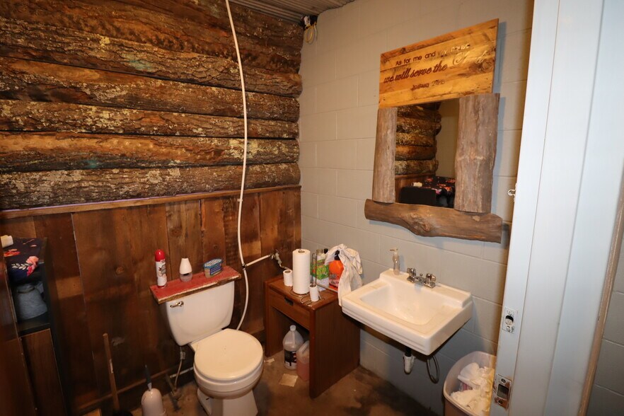 More Photos Of 3600 Ellis Ave, Ashland Flex For Sale