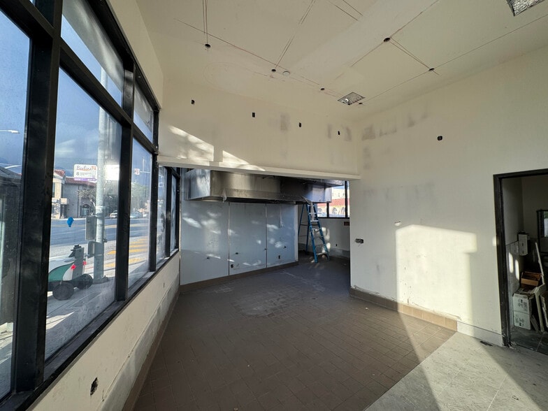 More Photos Of 500 S Glendale Ave, Glendale General Retail For Lease