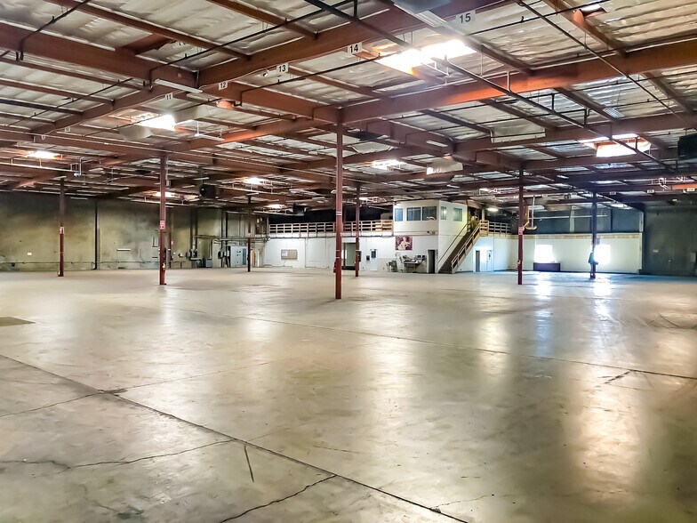 More Photos Of 521 Atlas St, Monterey Park Manufacturing For Sale