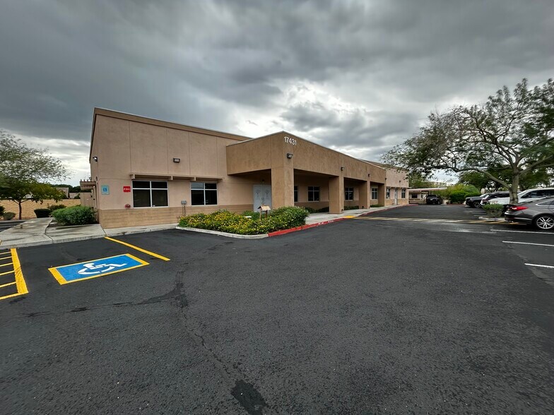 Primary Photo Of 17431 N 71st Dr, Glendale Medical For Lease