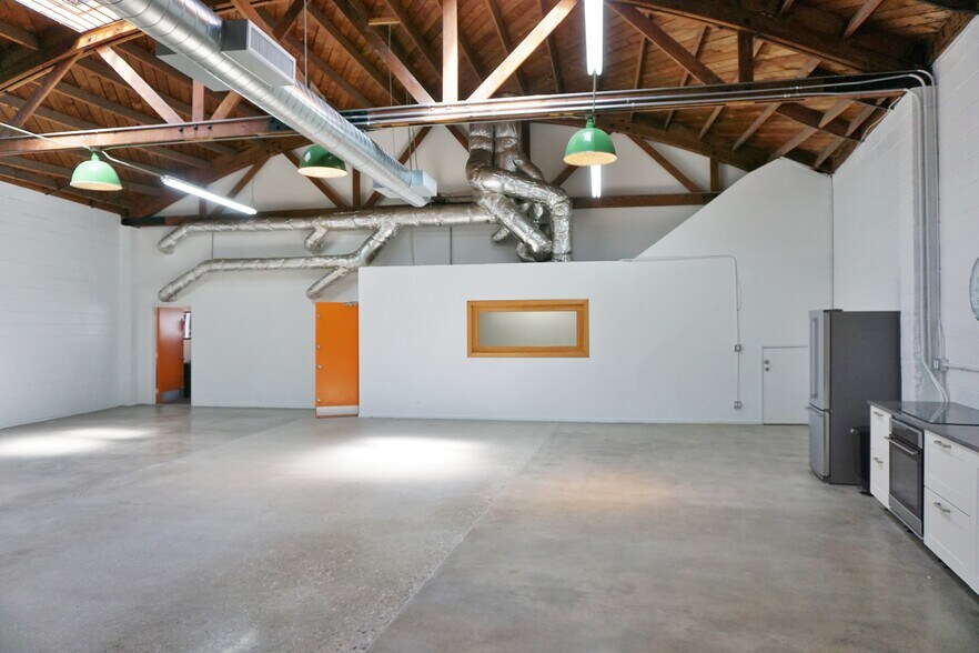 More Photos Of 6819 West Blvd, Inglewood Warehouse For Lease