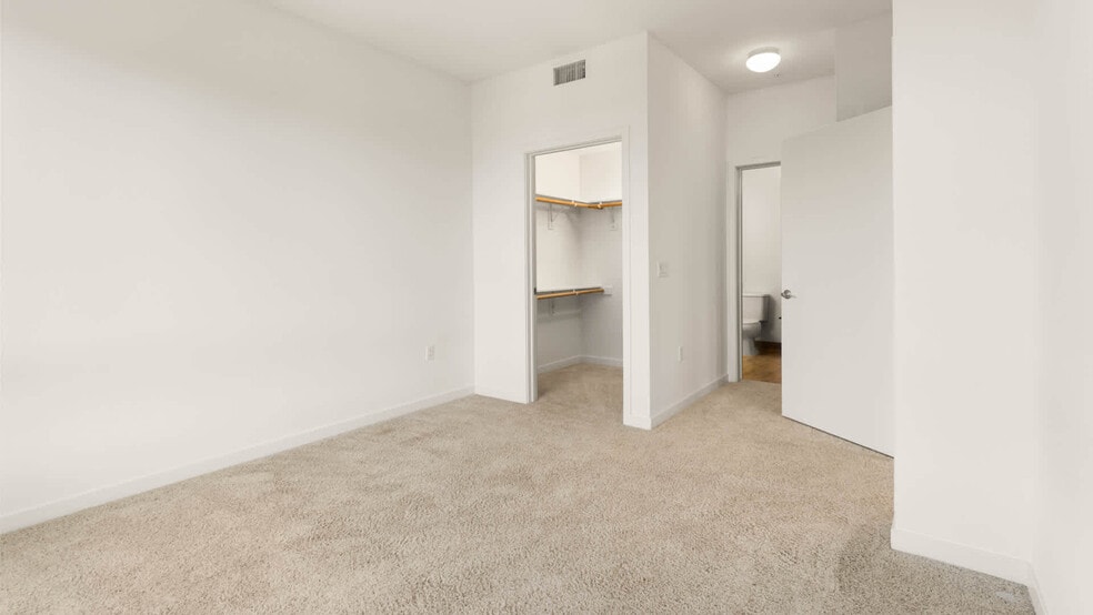 More Photos Of 1333 Powell St, Emeryville Apartments For Lease