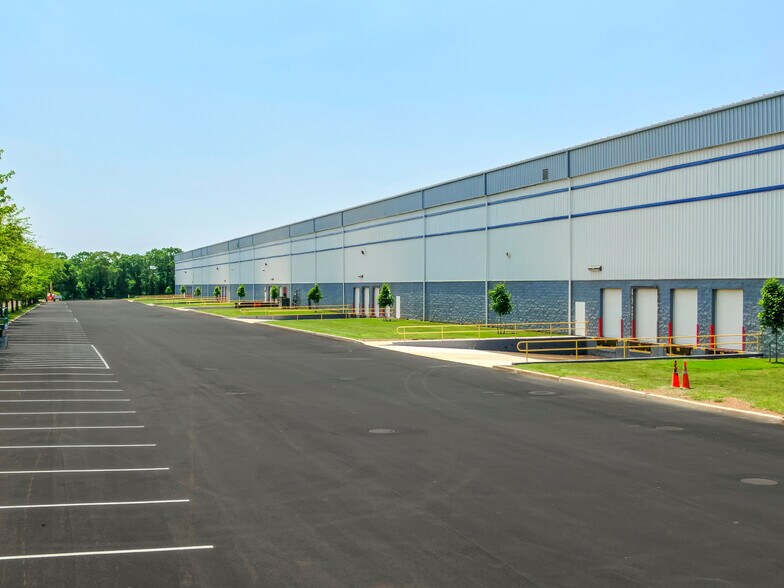 More Photos Of 145 Candlewood Rd, Bay Shore Warehouse For Lease