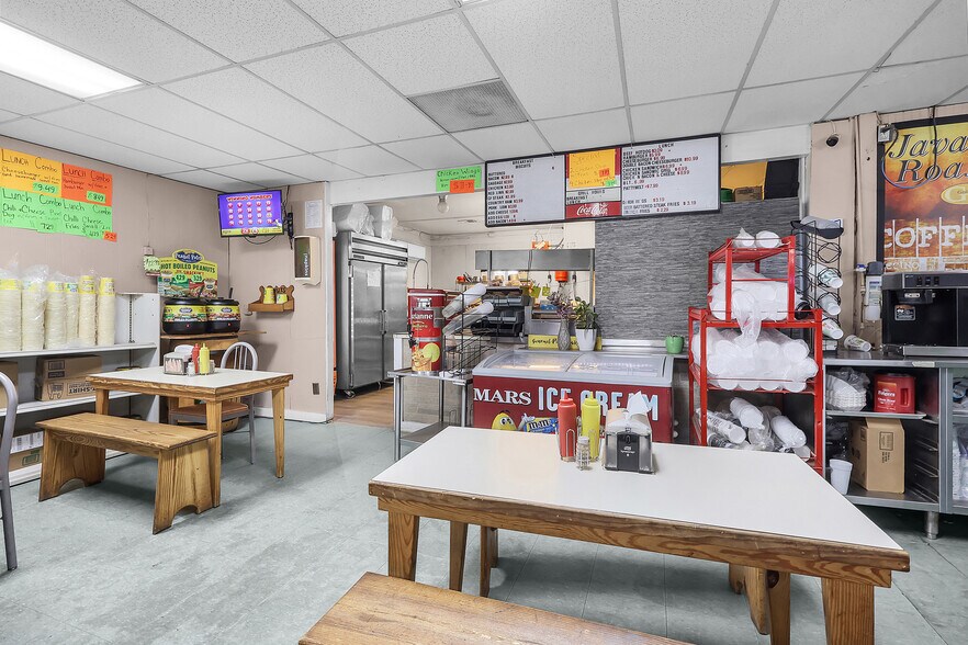 More Photos Of 2550 Parks Mill Rd, Buckhead Morgan Service Station For Sale