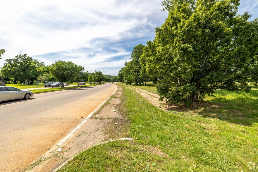 More Photos Of 7000 S Riverside Dr, Tulsa Land For Sale