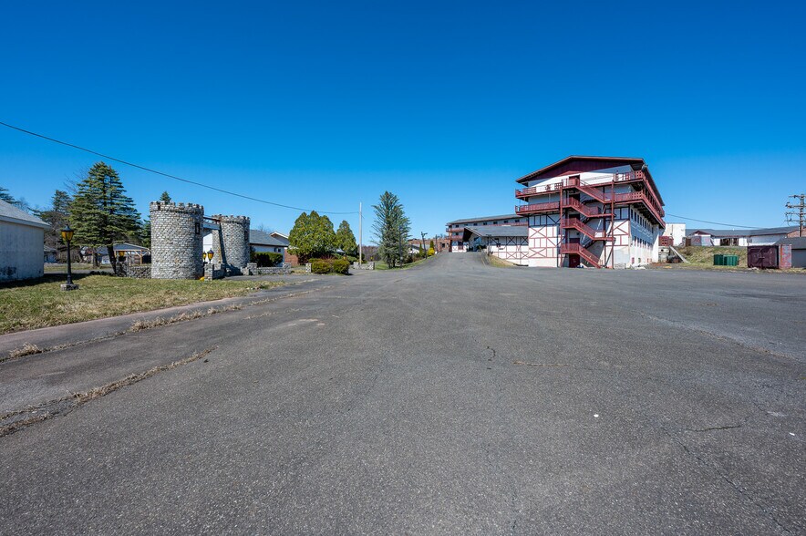 More Photos Of 4858 Route 32, Catskill Hotel For Lease