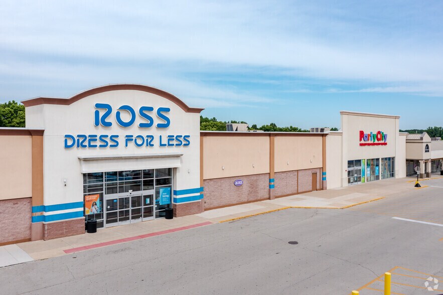 More Photos Of 257-363 N Weber Rd, Bolingbrook Unknown For Lease