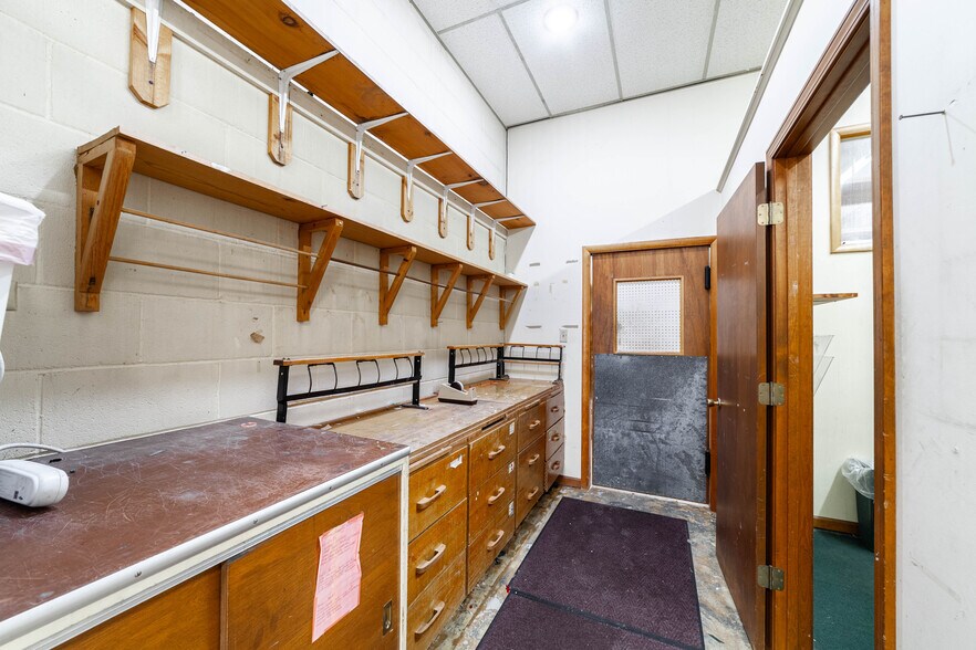 More Photos Of 500 W Reed St, Moberly Storefront For Lease