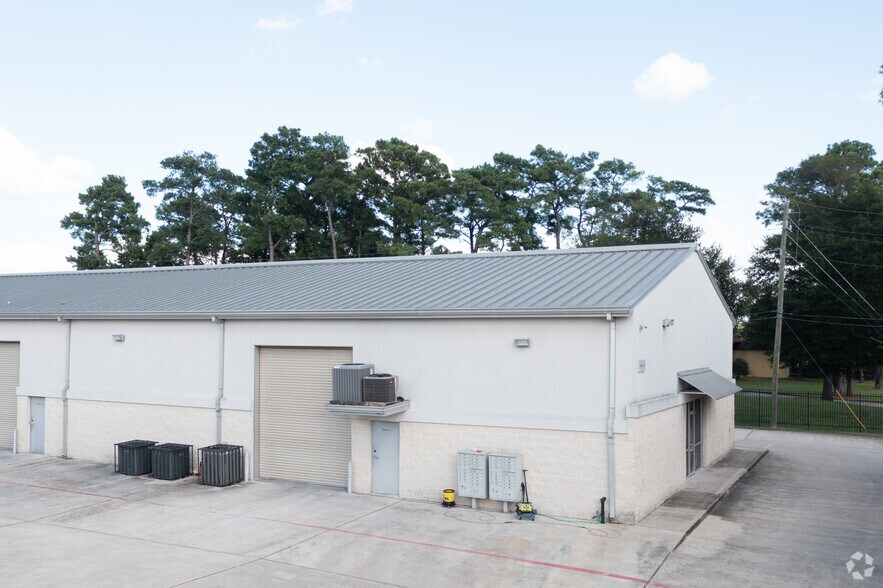 Primary Photo Of 220 Barren Springs Dr, Houston Warehouse For Lease