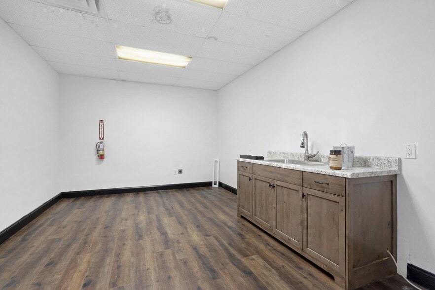 More Photos Of 640-641 Broadmor St, Murfreesboro Storefront Retail Office For Lease