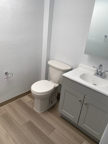 More Photos Of 5A Leo St, San Francisco Storefront Retail Residential For Lease