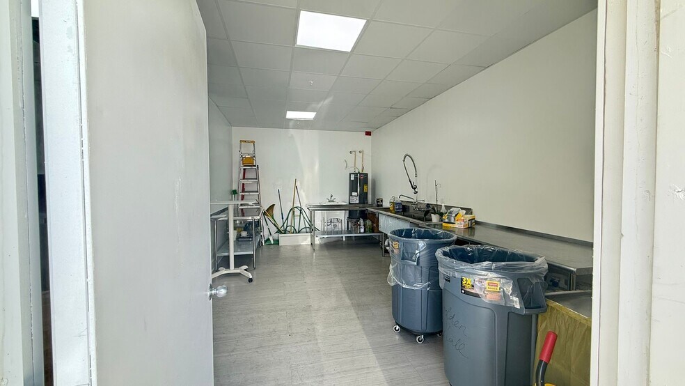 More Photos Of 5051 66th St N, Saint Petersburg Office For Sale