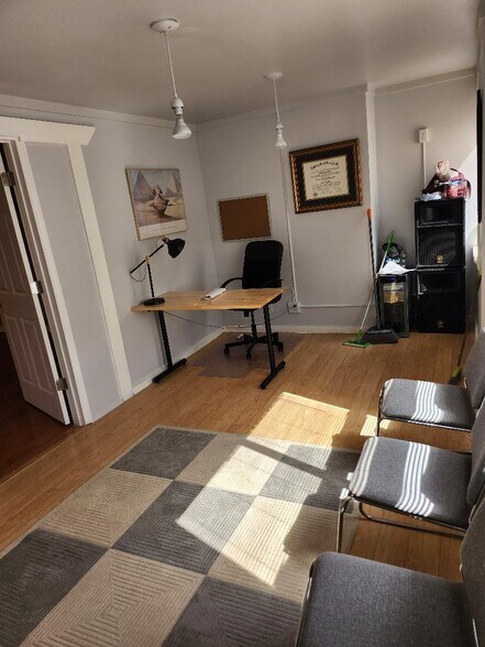 More Photos Of 5301 Harford Rd, Baltimore Office For Sale