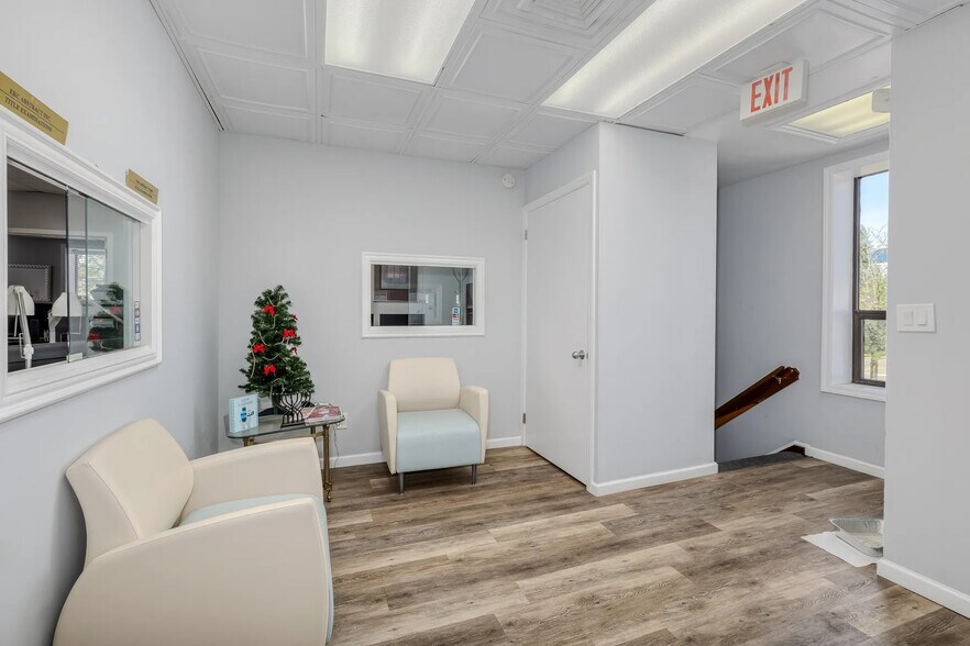 More Photos Of 1551 Kellum Pl, Mineola Office For Sale
