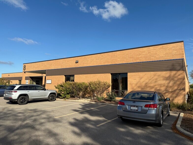 More Photos Of 425 Huehl Rd, Northbrook Light Distribution For Sale