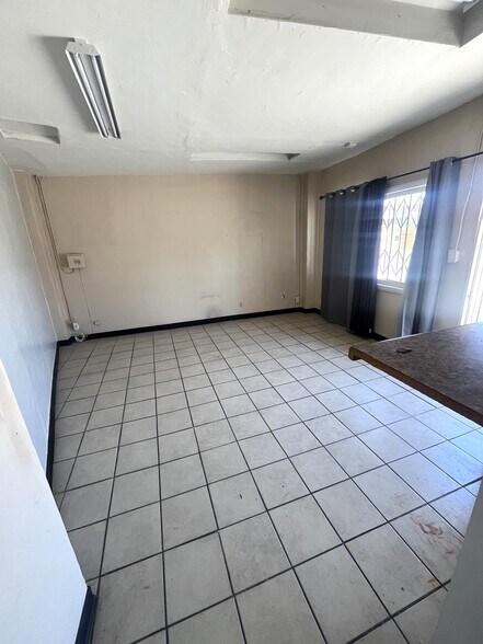 More Photos Of 2301 Niles St, Bakersfield Storefront Retail Office For Sale