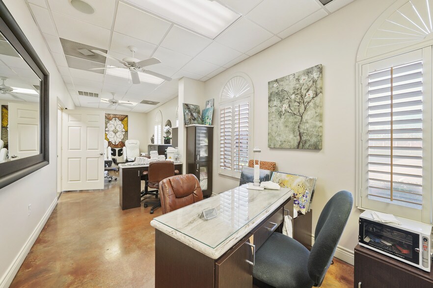 More Photos Of 21720 Highland Knolls Dr, Katy Freestanding For Sale
