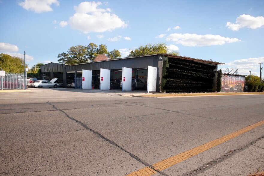 More Photos Of 5220 Interstate Highway 35 S, San Antonio Industrial For Sale