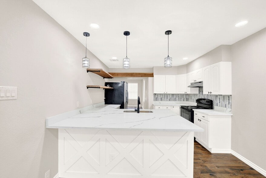 More Photos Of 285 San Antonio, Leming Multifamily For Sale