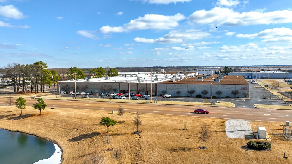 More Photos Of 8950 Hacks Cross Rd, Olive Branch Distribution For Lease
