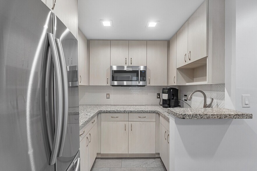 More Photos Of 320 Davie Blvd, Fort Lauderdale Office For Sale