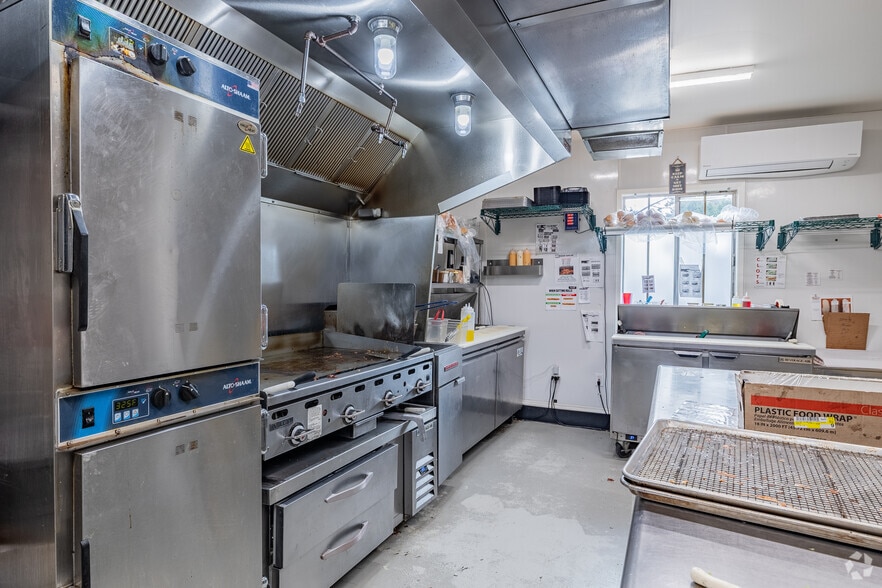 More Photos Of 2816 NE Halsey St, Portland Storefront Retail Residential For Sale