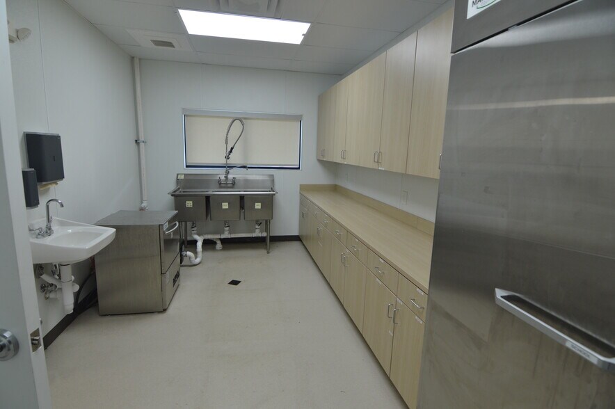 More Photos Of 3427 Northeast Pky, San Antonio Service For Sale