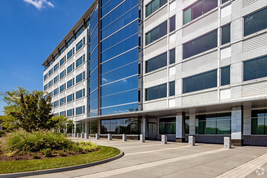 More Photos Of 21000 Atlantic Blvd, Dulles Office For Lease