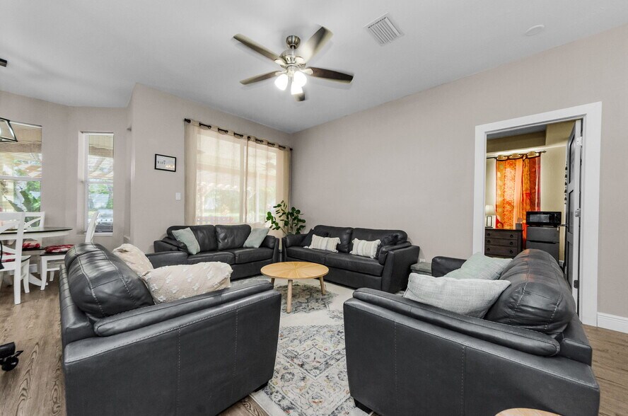 More Photos Of 11748 La Madera Blvd, Port Richey Office For Sale