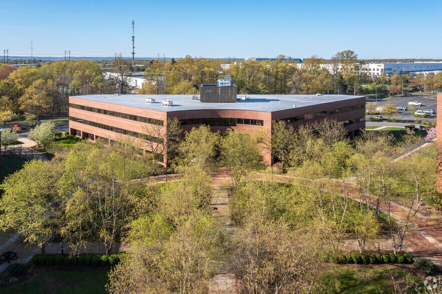 More Photos Of 2045 Lincoln Hwy, Edison Office For Lease