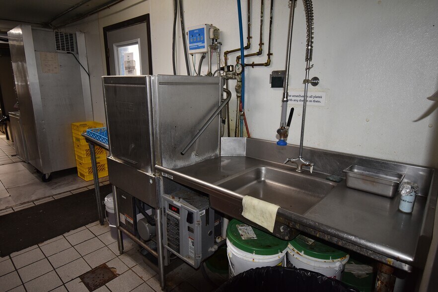 More Photos Of 911 South St, Jesup Restaurant For Sale