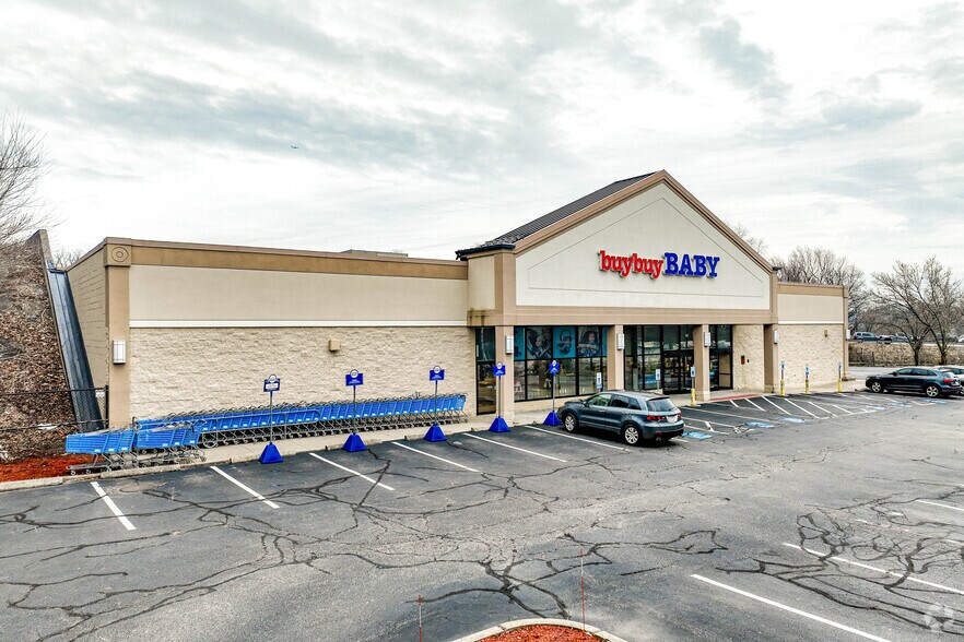 More Photos Of 160 Granite Ave, Braintree Freestanding For Sale