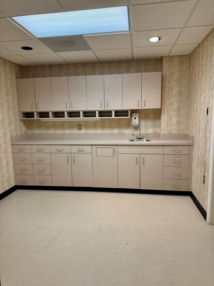 More Photos Of 400 Mocksville Ave, Salisbury Medical For Sale