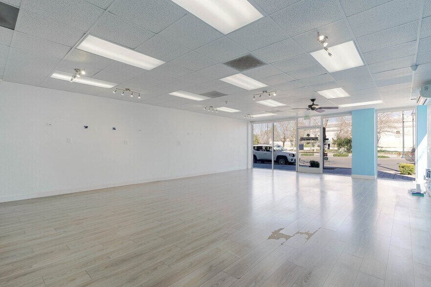 More Photos Of 516 W Lancaster Blvd, Lancaster Storefront For Lease