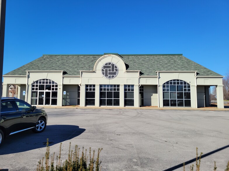 Primary Photo Of 4957 Brownsboro Rd, Louisville Restaurant For Lease