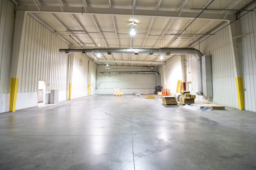 More Photos Of 946 S State Road 32, Union City Manufacturing For Lease