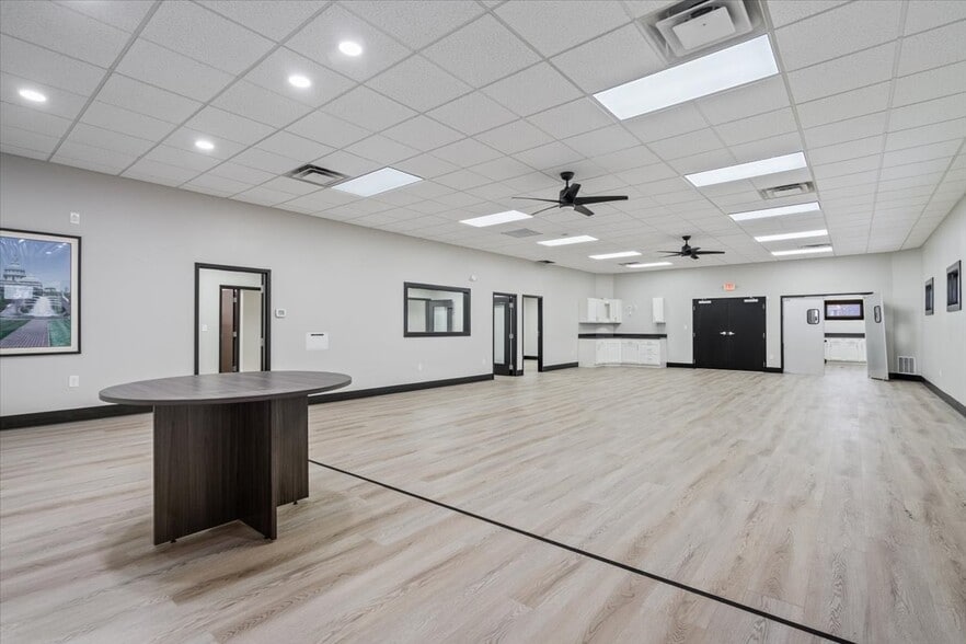 More Photos Of 1415 Shelby St, Indianapolis Office For Sale