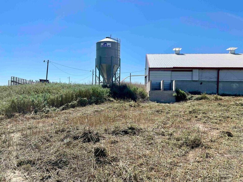 More Photos Of 3313 US 54, Guymon Manufacturing For Sale