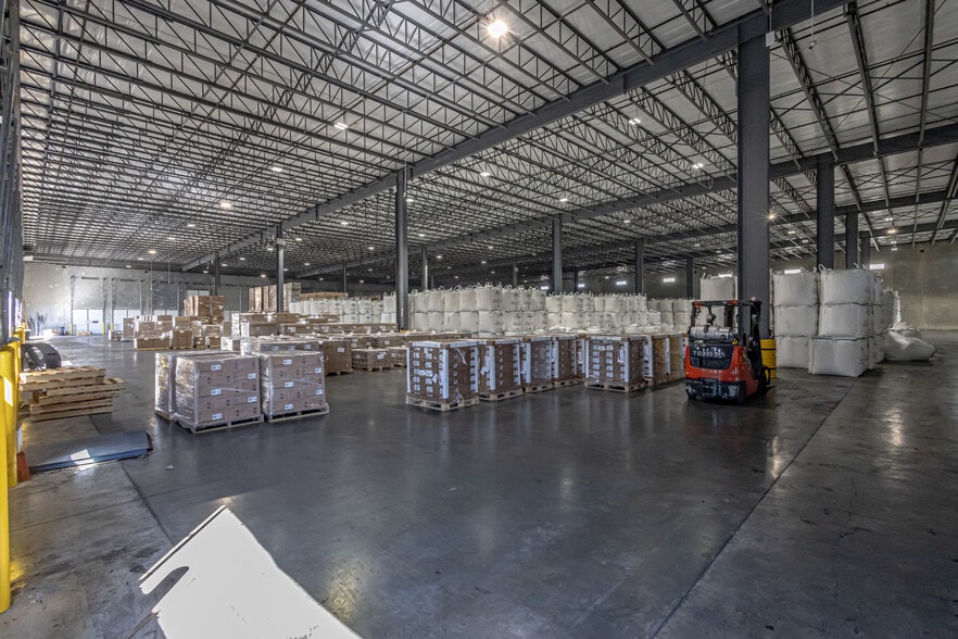 More Photos Of 14002 Mercury Dr, Laredo Warehouse For Lease