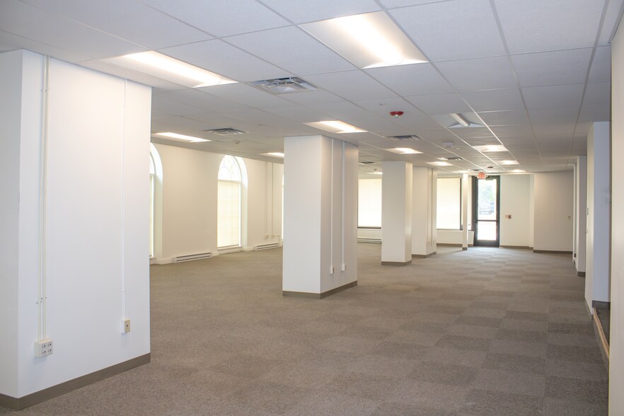 More Photos Of 10651 Euclid Ave, Cleveland Apartments For Lease