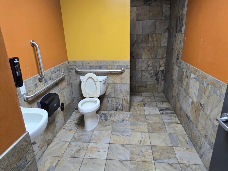 More Photos Of 2108-2120 S Buerkle St, Stuttgart Unknown For Lease