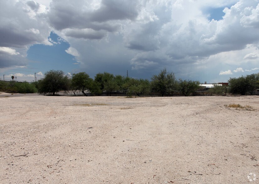 More Photos Of 365 S Kino Pky, Tucson Land For Lease