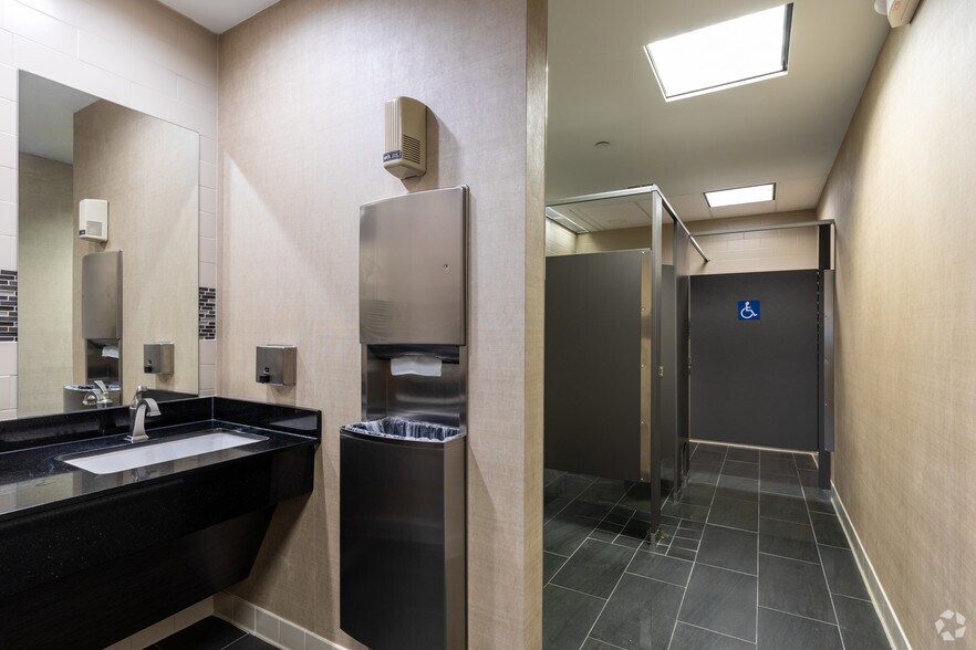 More Photos Of 6660 S Sheridan Rd, Tulsa Unknown For Lease