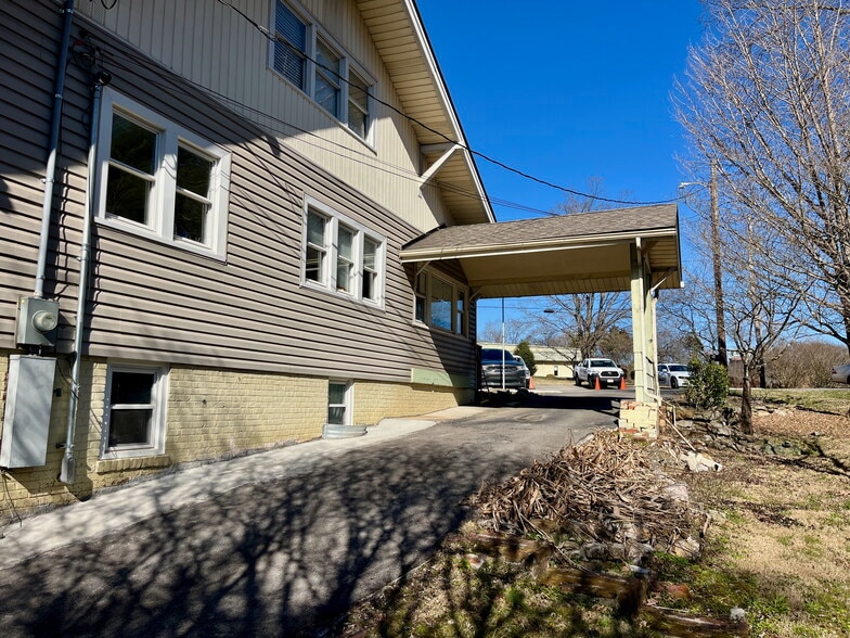 More Photos Of 4105 Central Avenue Pike, Knoxville Office For Lease