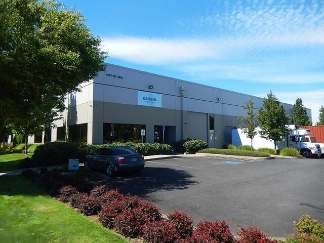More Photos Of 4201 NE 161st Ave, Portland Warehouse For Lease