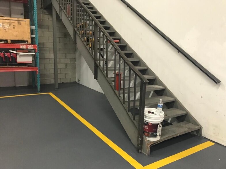 More Photos Of 2740-2764 NW 112th Ave, Doral Warehouse For Lease