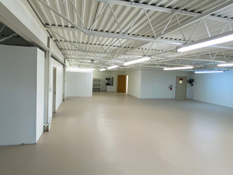 More Photos Of 1400 St Paul St, Rochester Showroom For Lease