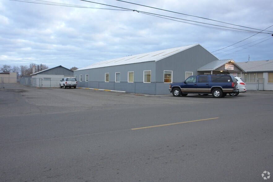 More Photos Of 417 N 20th Ave, Yakima Freestanding For Lease