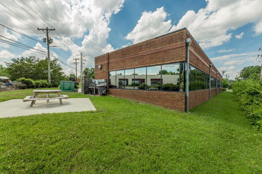 More Photos Of 115 Pomona Dr, Greensboro Office Residential For Lease
